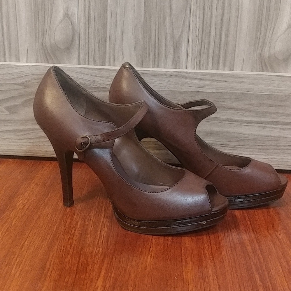 Peep toe hills